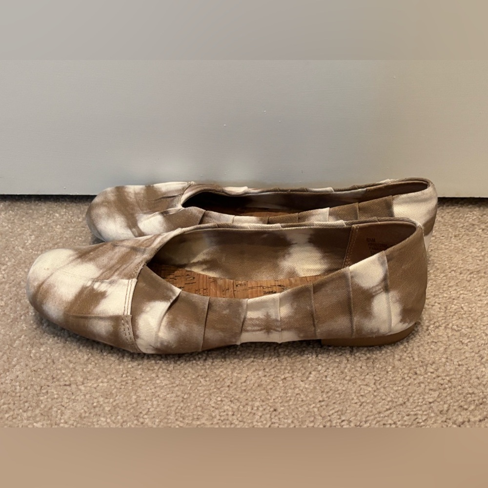 Korks Womens 6.5 Slip On Brown Cream Women's Flats Shoes Casual